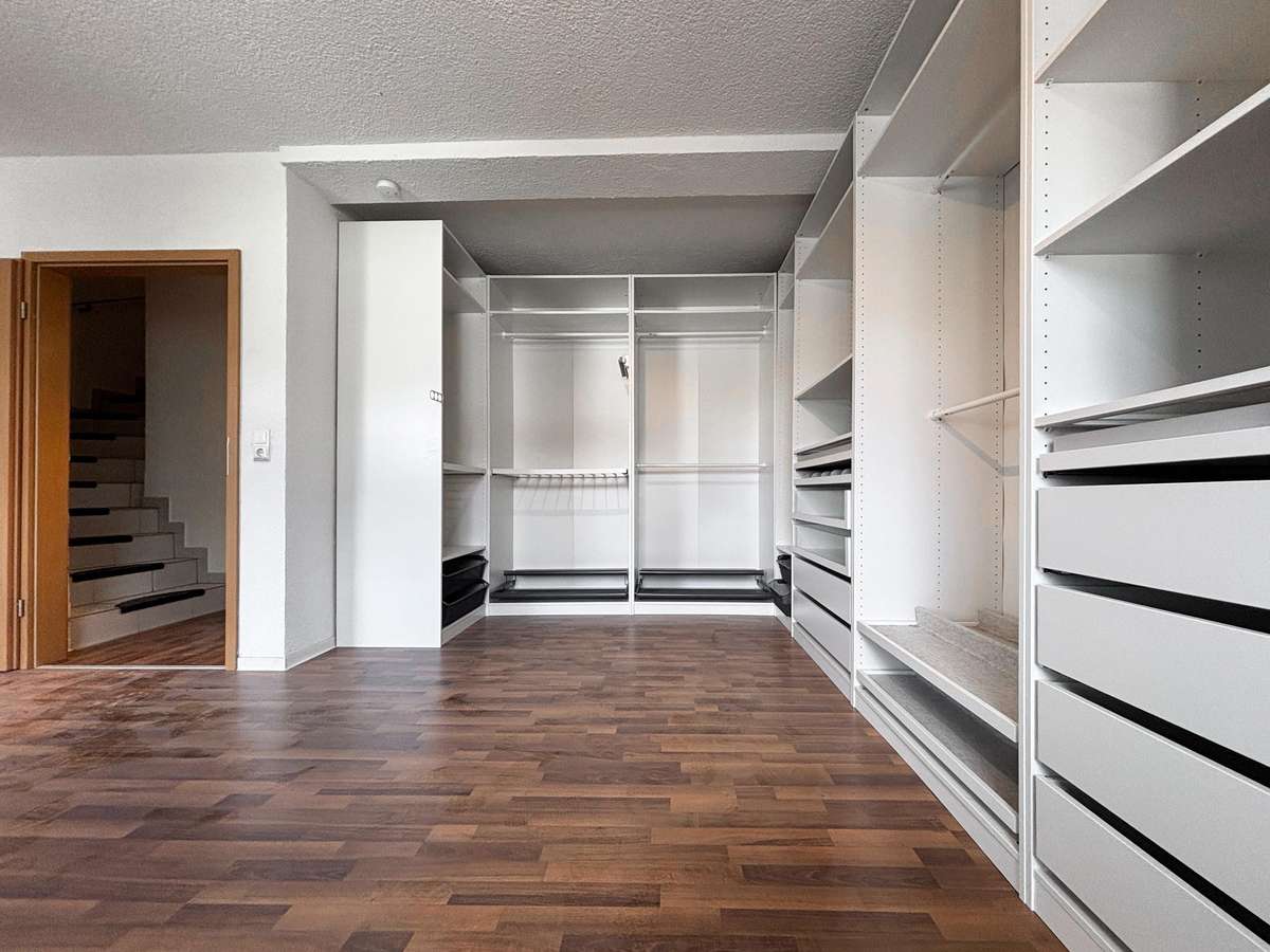 Rodenbach, Reiheneckhaus mit 6 ZKB, 2 Bäder, Gäste-WC, Terrasse, Carport - Foto 2